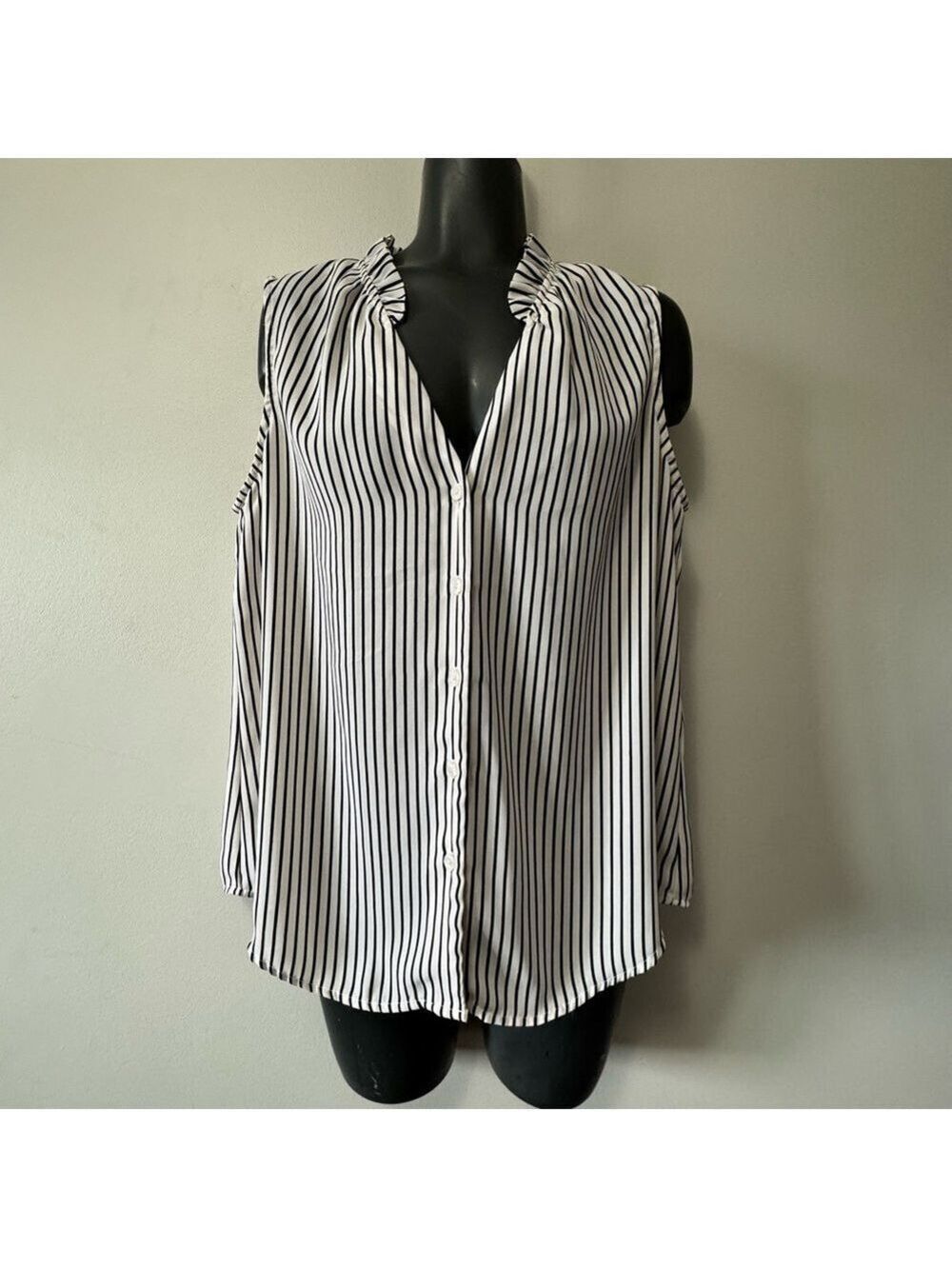 Banana Republic Factory Black and White Cut-Out Blouse